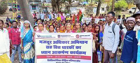 झारखंड की कारखाना सिलिकोसिस लाभुक सहायता योजना में संशोधन के लिए 400 रामिंग मास फैक्टरी मजदूरों ने प्रदर्शन किया
