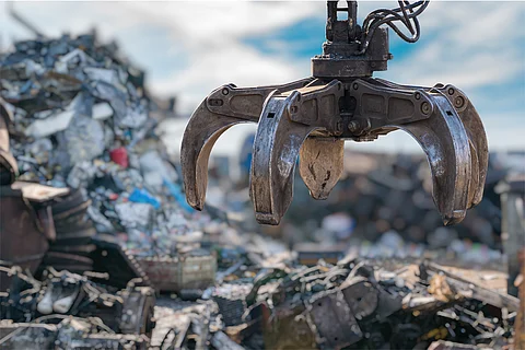 कचरे का बढ़ता पहाड़; प्रतीकात्मक तस्वीर: आईस्टॉक