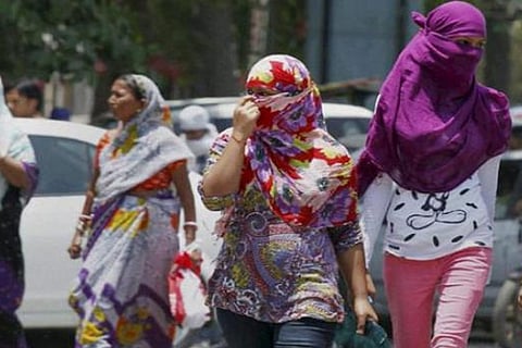 देश के कुछ हिस्सों में एक बार फिर हीटवेव या लू ने दस्तक दे दी हैं, इसी क्रम में 28 से 30 मार्च के दौरान ओडिशा के अंदरूनी इलाकों में लोगों को लू से निजात मिलने के आसार नहीं दिख रहे हैं।