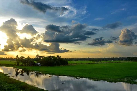 आज, छत्तीसगढ़, दक्षिण आंतरिक कर्नाटक और तेलंगाना के अलग-अलग हिस्सों में 40 से 50 किमी प्रति घंटे की गति से चलने वाली तूफानी हवाओं के साथ वज्रपात और ओलावृष्टि होने का अंदेशा जताया गया है।