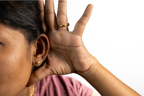 वैज्ञानिकों के मुताबिक महिलाओं में सुनने की बेहतर क्षमता के लिए शरीर में हुए हार्मोनल बदलाव या कान की अंदरूनी बनावट में मामूली अंतर हो सकता है; फोटो: आईस्टॉक