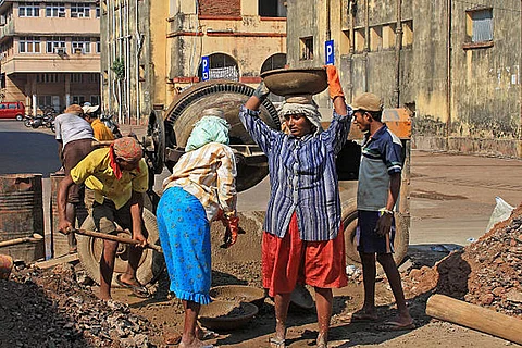 हिंदुस्तान की लेबर किसान पार्टी ने 1923 में चेन्नई में भारत का पहला मजदूर दिवस समारोह शुरू किया था