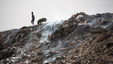 कचरे के बढ़ते पहाड़; फोटो: आईस्टॉक