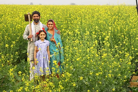 विकासशील देशों में पारिवारिक किसान जलवायु परिवर्तन के कारण फसल की पैदावार में गिरावट, गरीबी और खाद्य असुरक्षा में वृद्धि का सामना कर रहे हैं, क्योंकि चरम मौसम खाद्य उत्पादन और क्रय शक्ति दोनों को कम कर देता है।