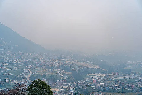 वैज्ञानिकों ने एक नया कंप्यूटर मॉडलिंग नजरिया विकसित किया है जो हवा में मौजूद नैनोकणों के व्यवहार की सटीकता और दक्षता में भारी सुधार करता है।