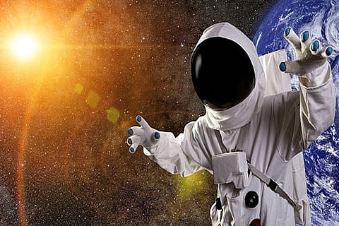 पृथ्वी के सुरक्षात्मक वातावरण से परे विकिरण एक प्रमुख चिंता का विषय है। सौर कण और गेलेक्टिक कॉस्मिक किरणें खतरनाक हैं और लंबे समय तक संपर्क में रहने से कैंसर या हृदय रोग हो सकता है।