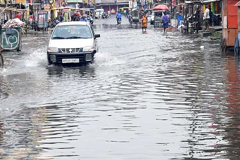 पूर्वोत्तर भारत के कुछ राज्यों के अधिकतर जिलों में अगले 24 घंटों के दौरान अचानक बाढ़ आने के आसार जताए गए हैं।