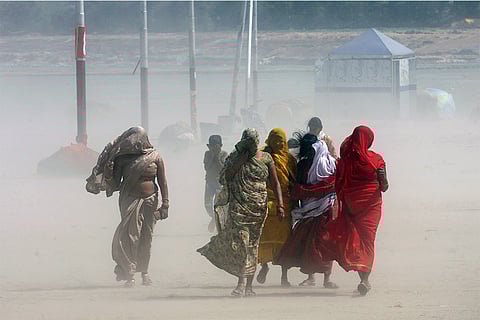 धूल और रेत भरे यह अंधड़ दुनिया के कई हिस्सों में अब पहले से कहीं ज्यादा हावी हो चुके हैं; फोटो: आईस्टॉक