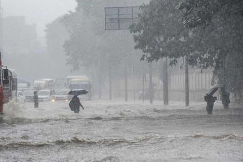 आज हरियाणा, चंडीगढ़ और दिल्ली, हिमाचल प्रदेश, झारखंड, पंजाब, उत्तर प्रदेश, उत्तराखंड और विदर्भ में 64.5 से 115.5 मिमी तक बारिश हो सकती है।