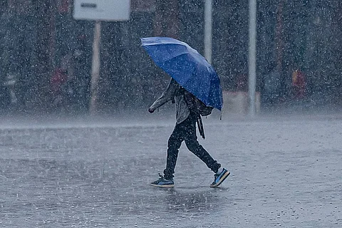 आज, बिहार, तटीय कर्नाटक, पूर्वी मध्य प्रदेश, पूर्वी राजस्थान, पूर्वी उत्तर प्रदेश, जम्मू-कश्मीर, लद्दाख, गिलगित-बाल्टिस्तान-मुजफ्फराबाद, झारखंड तथा केरल व माहे में 115.6 से 204.4 मिमी तक बरस सकते है बादल।