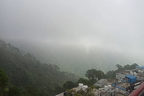 आज, जम्मू और कश्मीर, लद्दाख, गिलगित-बाल्टिस्तान-मुजफ्फराबाद, पंजाब, हरियाणा, चंडीगढ़ व दिल्ली तथा पूर्वी राजस्थान में गरज के साथ बादलों के जमकर बरसने तथा वज्रपात होने की आशंका जताई गई है।