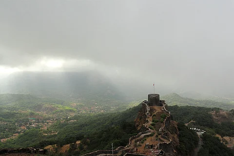 आज, 24 जुलाई, 2025 को तटीय कर्नाटक, कोंकण और गोवा तथा मध्य महाराष्ट्र में 204.5 मिमी से अधिक बरस सकते हैं बादल।