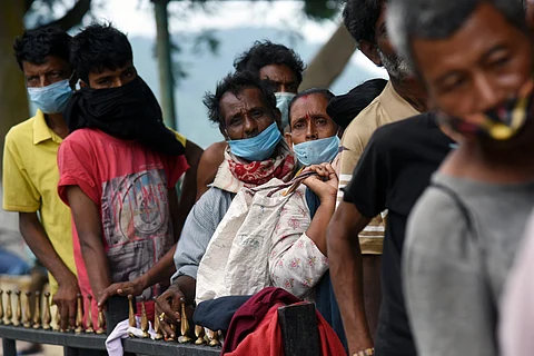 दिमाग का बूढ़ा होना सिर्फ उम्र बढ़ने से ही नहीं जुड़ा। तनाव, अकेलापन और महामारी जैसी बड़ी घटनाएं भी हमारे दिमाग पर गहरा असर डाल सकती हैं;फोटो : आईस्टॉक
