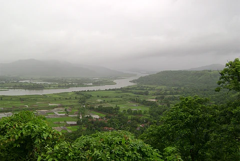 आज, जम्मू और कश्मीर, लद्दाख, गिलगित-बाल्टिस्तान-मुजफ्फराबाद तथा पंजाब में बिजली गिरने तथा गरज के साथ बादलों के जमकर बरसने का पूर्वानुमान है।