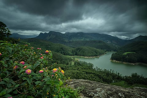 एशियाई ग्रीष्म मानसून केवल सरल "उत्तर-दक्षिण" बदलावों पर आधारित नहीं है। बल्कि, यह एक जटिल प्रक्रिया है, जिसमें उत्तर पश्चिमी हवाओं की सूक्ष्म गतियां और अटलांटिक महासागर की धाराएं मिलकर काम करती हैं।