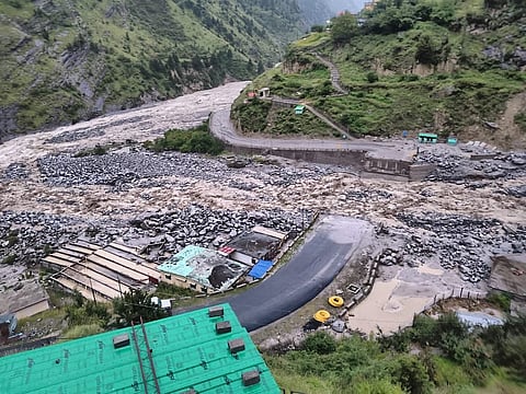 चारधाम यात्रा मार्ग भूस्खलन के कारण अवरुद्ध। @chamolipolice / एक्स (पूर्व में ट्विटर)