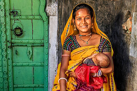 एनीमिया की रोकथाम और इलाज: गर्भवती महिलाओं में आयरन और फोलिक एसिड की नियमित खुराक देना। गंभीर एनीमिया में आयरन या रक्त चढ़ाना।