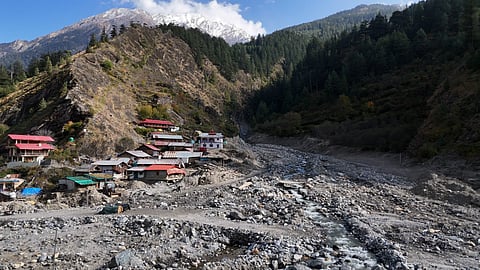 ढाई माह बाद धराली की तस्वीर, अभी तक किसी का शव नहीं मिला है। फोटो: प्रदीप सती