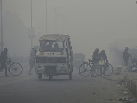 सर्दियों में होने वाले प्रदूषण के लिए वाहनों से होने वाला उत्सर्जन प्रमुख है। फोटो: विकास चौधरी
