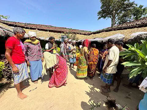 अबूझमाड़ के आमाटोला गांव को 2011 की जनगणना में गायब कर दिया गया। गांव में कुल 17 घर हैं और इनकी जनसंख्या लगभग सौ के आसपास है। फोटो: अंकुर तिवारी