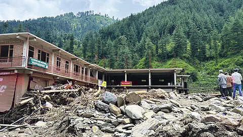 हिमाचल प्रदेश के मंडी जिले के सराज क्षेत्र में हुई तबाही का निशान तीन माह बाद भी दिखाई दे जाते हैं