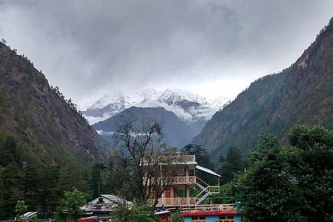 उत्तराखंड में 30 व 31 दिसंबर, हिमाचल प्रदेश में 31 दिसंबर तथा जम्मू और कश्मीर में 30 दिसंबर को ऊंचाई वाले इलाकों में बर्फबारी होने का पूर्वानुमान है