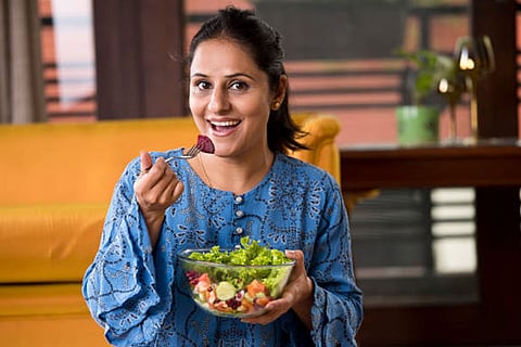 प्रोटीन-समृद्ध आहार, खासकर केसीन और गेहूं का ग्लूटेन, कॉलरा बैक्टीरिया की आंत में उपस्थिति और वृद्धि को काफी कम करता है।