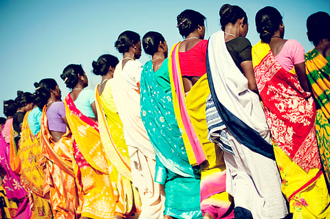 भारत एक राजनैतिक 'गणतंत्र' तो बना लेकिन बहुसंख्यक (विपन्न) समाज, इस बनते हुये 'गणतांत्रिक देश' की प्रक्रिया और प्रयासों से बेदखल होता चला गया। फोटो: सिमोन विलियम्स