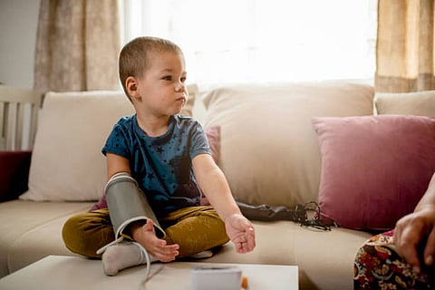 सही खान-पान, नियमित व्यायाम और रक्तचाप की निगरानी से बचपन में ही हृदय रोग और हाइपरटेंशन से बचाव संभव है।