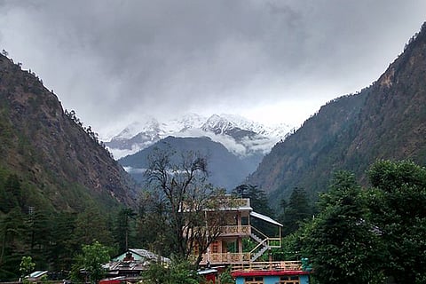 नौ से 11 फरवरी तक पश्चिमी हिमालयी क्षेत्रों में बारिश-बर्फबारी, 10 फरवरी को गरज के साथ बारिश, बिजली और तेज हवाओं के आसार।