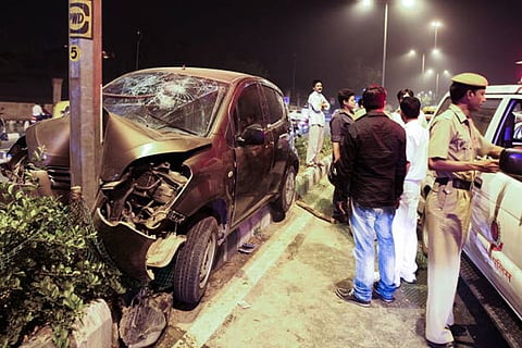 देश में साल 2023 में सड़क दुर्घटनाओं में 1,72,890 लोगों की मृत्यु हुई, साल 2024 में यह संख्या बढ़कर 1,77,177 हो गई।