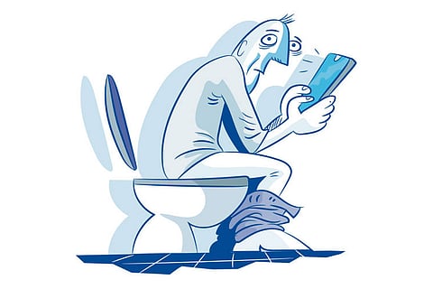 अध्ययन में शामिल 125 वयस्कों में से 66 प्रतिशत ने टॉयलेट में स्मार्टफोन उपयोग करने की आदत स्वीकार की।