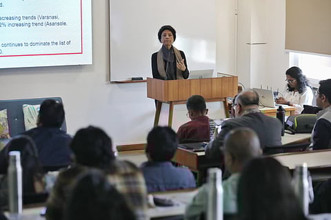 सीएसई की कार्यकारी निदेशक (रिसर्च एंड एडवोकेसी) अनुमिता रॉयचौधरी अनिल अग्रवाल डायलॉेग को संबोधित करते हुए। फोटो: विकास चौधरी