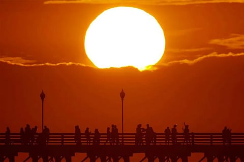 दिल्ली-एनसीआर में मौसम शुष्क रहेगा, तेज धूप के कारण दिन में गर्मी बढ़ेगी, अधिकतम तापमान करीब 34 डिग्री रहने का अनुमान।