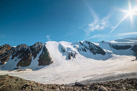 ग्लेशियर के पिघलने से नदियों के जल स्रोत, पर्यावरण संतुलन और पहाड़ी क्षेत्रों की सुरक्षा पर भविष्य में असर पड़ सकता है।