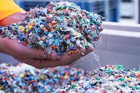 दुनिया में तेजी से बढ़ता माइक्रोप्लास्टिक; प्रतीकात्मक तस्वीर: आईस्टॉक