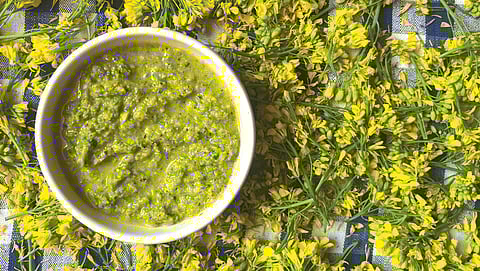 आहार संस्कृति: सरसों के पीले फूलों की थाली तक यात्रा, चटनी की खुशबू और खेतों की विरासत