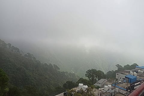 आज, जम्मू और कश्मीर, लद्दाख, गिलगित-बाल्टिस्तान और मुजफ्फराबाद के कुछ हिस्सों में भारी बारिश होने का अंदेशा जताया गया है।