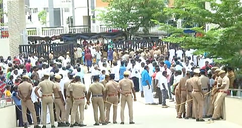 கள்ளக்குறிச்சியில் விஷச்சாராயம் குடித்து உயிரிழந்தவர்களின் எண்ணிக்கை தொடர்ந்து அதிகரித்து வருகிறது.