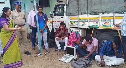 மோசடி செய்த கும்பலை எச்சரித்த மருத்துவ இணை இயக்குநர் சாந்தி