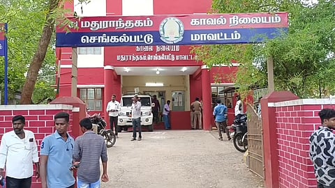 செங்கல்பட்டு பகுதியில் தலைமைக் காவலர் ஒருவர் தூக்கிட்டு தற்கொலை செய்த சம்பவம் பரபரப்பை ஏற்படுத்தியது...