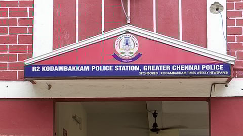 தனியாக இருந்த பெண்ணிடம்
சில்மிஷம் செய்த இளைஞர்
மாவுக்கட்டு போட்ட போலீசார்