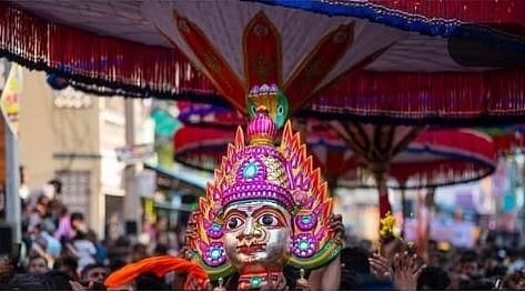 “மாமியார் வீட்டிற்கு செல்லும் அம்மன்” - கோடிக்கணக்கான மக்கள் தரிசிக்கும் சிரசு திருவிழா.. மூன்று நாட்கள் ஊர் மக்கள் செய்யும் அன்னதானம்!