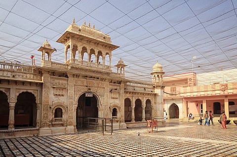 மோடி நேரில் சென்று வணங்கிய "எலி கோயில்" - கதையும் அதன் முக்கியத்துவமும்!