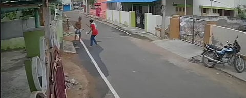 “வாழை மரத்தை வெட்ட கூறிய தம்பதி” - கோலம் போட வந்த பெண்ணை வெட்டியா 91 வயது முதியவர்.. தூத்துக்குடியில் நடந்த பரபரப்பு!