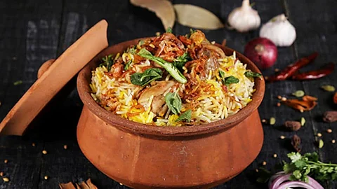 சிக்கன் பிரியாணி கூட நெக்ஸ்ட்டு தான்.. ருசியில் அதை மிஞ்சும் வெஜ் பிரியாணி செய்வது எப்படி?