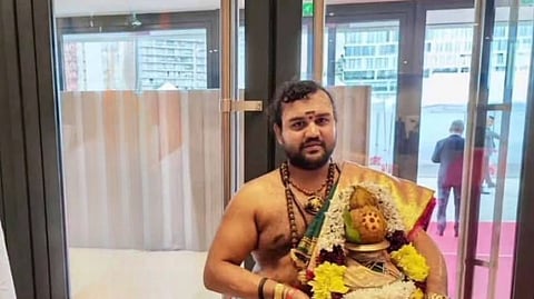 “எனக்கு எல்லா இடத்திலும் ஆள் இருக்கு” - ஆசை காட்டி.. கோவில் பணிக்கு வந்த பெண்ணிடம் அத்துமீறிய அர்ச்சகர்!