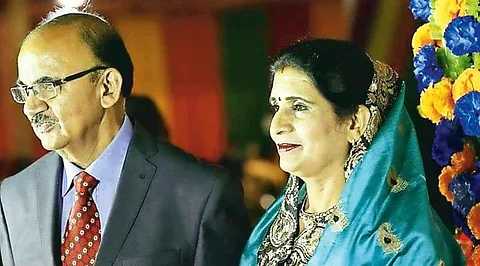 'காட்டுன வித்தை அத்தனையும் வேஸ்ட்டா கோபால்' - கணவன் மரணத்துக்கு கதைகளை அள்ளிவிட்ட பேராசிரியை.. குட்டு வைத்த கோர்ட்!