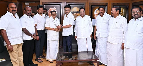 Maithreyan quit aidmk party