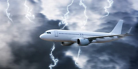 பயணிகளை அச்சுறுத்தும் Turbulence.. புவி வெப்பமயமாதலால் விமானப் பயணம் பாதுகாப்பற்றதாக மாறுகிறதா?